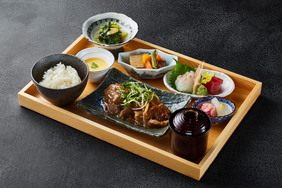 【楢山シェフ】和牛や有機野菜、新鮮な魚介を愉しむコース