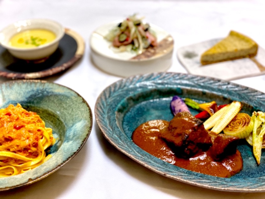 メインは黒毛和牛ほほ肉!直送野菜と手打ちパスタを楽しむ豪華デリバリー